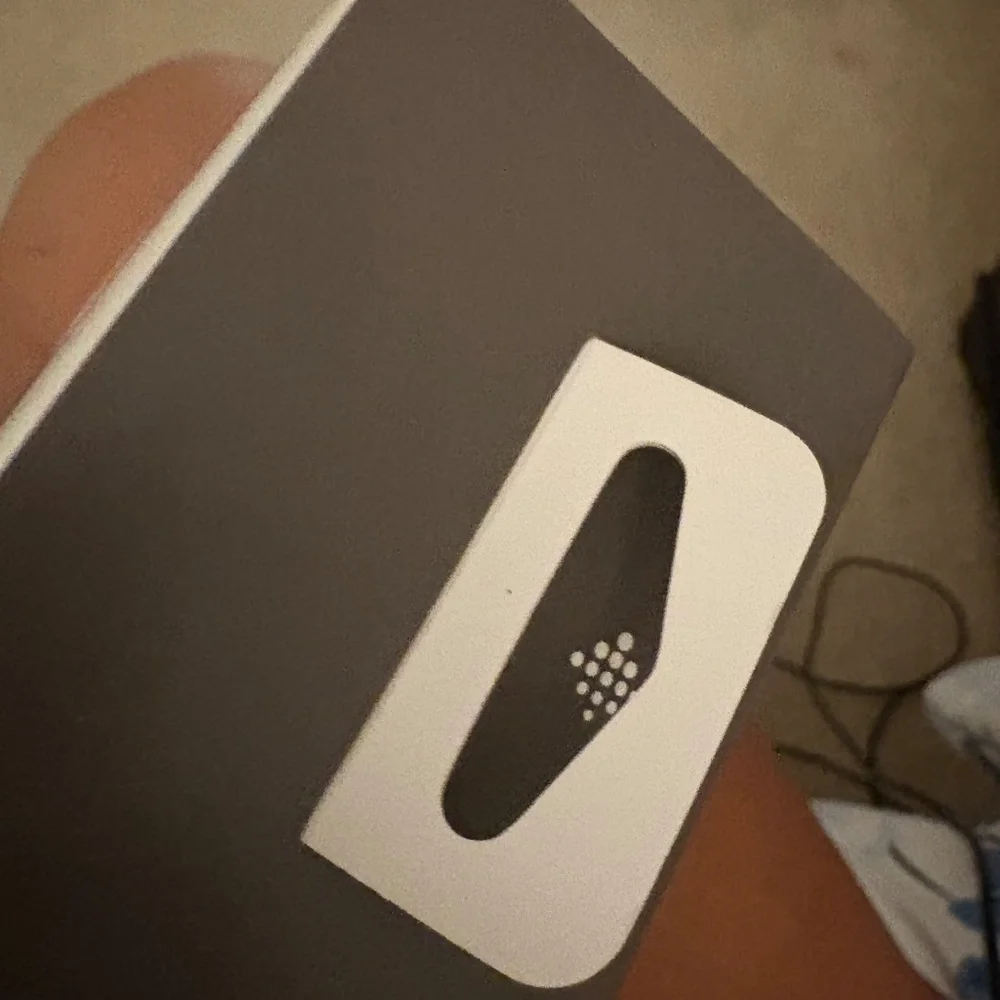 Fitbit Versa 4 Fitness Smartwatch with Daily Readiness, GPS, 24/7 Heart Rate, 40 - Picture 4 of 5